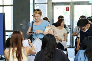 「一站式報到」(One-stop Registration)讓新生免於奔波之苦。(照片來源:國合處)(另開新視窗/jpg檔)圖片