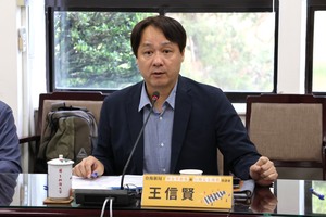 國關中心王信賢主任指出在當前國際局勢中，分析解放軍人事、裝備與戰略的重要性。（照片來源：國關中心）(另開新視窗/jpg檔)圖片