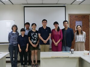 第四場專題討論會「國際視角下的窮人與貧民區經濟學」圓滿落幕,全體與會者合影(照片來源:大學社會責任辦公室)(另開新視窗/jpg檔)