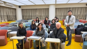 研討會結束時的合影，包括參與者、Susan Ferroa 女士及 Kim Campbell 博士（照片來源：全創碩）(另開新視窗/jpg檔)圖片