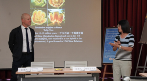 The lecture was moderated by Professor Hsiu-Fen Chen, Dean of the College of Liberal Arts (right), who engaged in a lively dialogue with lecturer Professor James Robson (left).(Photo by GCIT)(Open new window/png file)Image