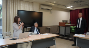 The event attracted many students and faculty. From left: GCIT Director Trisha Lin, NCCU Vice President Shu-Heng Chen, and speaker Professor James Robson.(Photo by GCIT)(Open new window/png file)Image