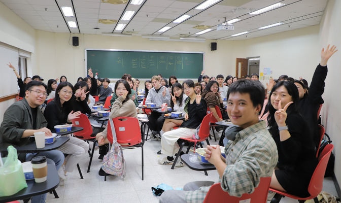 After the presentations, all students had a reunion and farewelled their friends. (Photo credit: International College of Innovation)