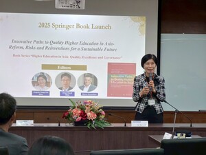 Book introduction by Professor Angela Yung Chi Hou (Photo by College of Education)(Open new window/jpg file)Image