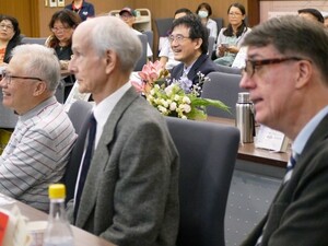 馬愷之教授與賀大衛教授的參與，是邁入國際化、開拓國際視野的標誌。（照片來源：圖書館）(另開新視窗/jpg檔)圖片