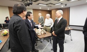 與會師長的對話，是跨領域交流的最佳註解。（照片來源：圖書館）(另開新視窗/jpg檔)圖片