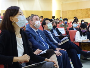 Numerous guests attended the meeting, including Director of IMPIS Dr. Cho- Hsin Su (first from left), Representative of Israel Economic and Cultural Office in Taipei Omer Caspi (second from left), Director of Department of Diplomacy Dr. Yeh-Chung Lu (third from left).(Photo Source:Department of Diplomacy)(Open new window/jpg file)