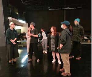 全創碩學生於參訪期間積極提問，夢想動畫人員耐心解說虛擬製片技術，展現師生們對尖端科技的濃厚興趣。（照片來源：全創碩）(另開新視窗/jpg檔)圖片