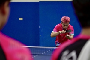 政大選手屏氣凝神，專注迎接下一球。（照片來源：秘書處）(另開新視窗/jpeg檔)圖片