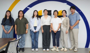 Group Photo Director Tsui-Fen Jiang (third from right), Director Jia-hong Jian (center), UAAT-ICU Project Chinese Instructor Wei-ting Pan (first from right) .(Photo by CLC)(Open new window/jpg file)Image