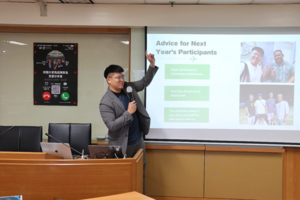 劉又名分享，本屆見習整個影像產製完全由兩位學生自主完成，包括前期構思、當地拍攝，與返台後製都自行負責。（照片來源：社科院）(另開新視窗/png檔)圖片