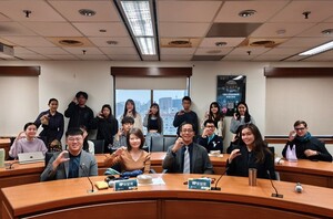 講者與出席分享會同學們合影留念。（照片來源：社科院）(另開新視窗/jpg檔)圖片