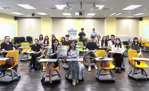 Professor Hyunjin Kang (front row, left) from the Wee Kim Wee School of Communication and Information, Nanyang Technological University, joined GCIT Director Distinguished Professor Trisha Lin (front row, right) and participating students for a group photo during the lecture. The event was also honored by the presence of University of Erfurt communication scholars Professor Leyla Dogruel (second from left) and Professor Sven Joeckel (first from left), who attended the session and engaged in the discussion. (Photo by GCIT)(Open new window/jpg file)Image