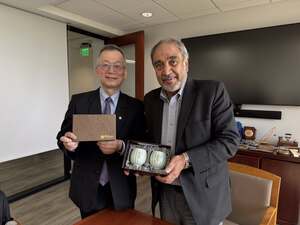 NCCU President Tsai-Yen Li met with UC San Diego Chancellor Pradeep K. Khosla. (Photo by OIC)(Open new window/jpg file)Image