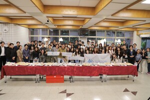 Group photo of participating faculty and students. (Photo credit: International College of Innovation)(Open new window/jpg file)Image