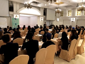 IMBA執行長陳宇紳表示,IMBA致力成為台灣與國際交流的窗口,盼同學們能敞開心胸,學習和跨文化的團隊溝通合作(照片來源:IMBA)