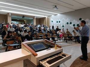 參與者專注聆聽講師的分享。（照片來源：產創總中心）(另開新視窗/jpg檔)圖片