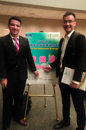Fernando Sambrani of IMAS and Tonito Nguyen of IMBA during the 2019 One on One Employment Meeting (Photo:OIC)