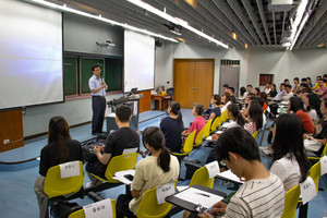 教務長賴宗裕對與會陸生致詞勉勵(攝影:校訊記者劉文琳)