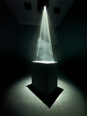 Anthony McCall __Skylight__, 2000.(Photo by Department of English)(Open new window/jpg file)Image