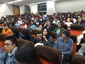 在場聽眾提問（照片來源：政大中文寫作中心）(另開新視窗/jpg檔)圖片