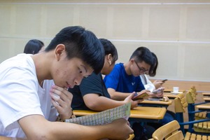 參與深度座談會的高中學生。（照片來源：校訊記者劉文琳）(另開新視窗/jpg檔)圖片