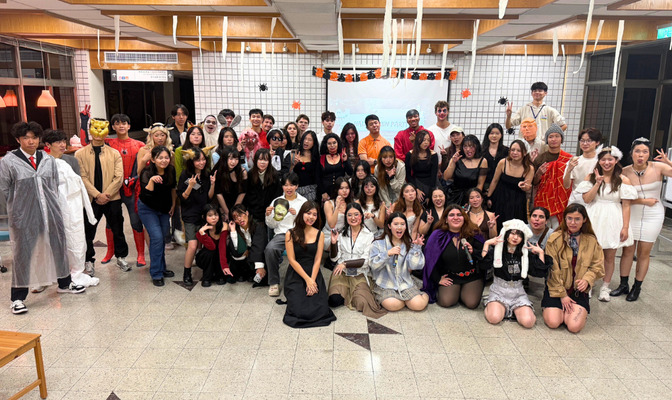 Students posed for a group photo during the event. (Photo credit: ICI)