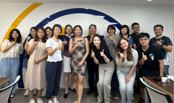 本次活動大合照  姜翠芬主任(第一排左二)、陳以萱老師(第一排左三)、葉愛蓮教授(第二排左四)、林宏明主任(第二排左五) 照片來源: 華語文中心