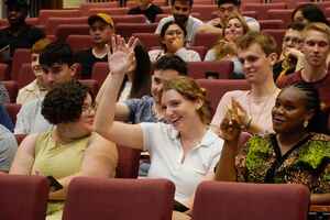 奧地利新生廖坤亭（後排右二）知悉政大被盛譽為臺灣社科領域最優秀的學校，便決定來政大深造。（照片來源：國合處）(另開新視窗/jpg檔)圖片