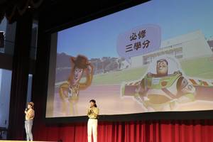 今年引水人以玩具總動員為主題介紹政大。（攝影：校訊記者周佩怡）(另開新視窗/jpg檔)圖片