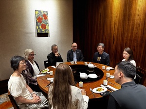 Exchanging ideas on future collaboration and exchange over lunch .(Picture provided by the OIC)(Open new window/jpeg file)Image
