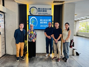 Group photo before the NCCU College of Informatics .(Picture provided by the OIC)(Open new window/jpeg file)Image