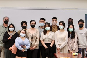 Attendees of the speech demonstrated their interest in the topic.（Photo Source：International Master's Program in International Communication Studies）(Open new window/jpg file)