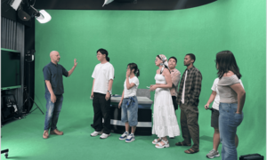 During a lecture by Andrew Ryan (first from left), Deputy News Director of TaiwanPlus, GCIT students visited the virtual news studio after watching a live recording of the afternoon news. (Photo by GCIT)(Open new window/png file)Image