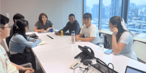 In an interactive workshop with Yin Khvat (fourth from right), host of “Taiwan Talks,” GCIT students practiced anchoring techniques, including voice modulation and crafting compelling opening remarks. (Photo by GCIT)(Open new window/png file)Image