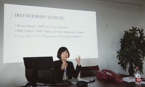 許立欣在杭州發表她對狄更生與楊牧的研究（照片來源：許立欣）
