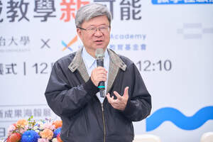 前教育部長、政大前校長吳思華的大力支持，他對政大與均一平台簽署合作協議表示非常高興，認為這是教育發展的重要時刻。（攝影：秘書處）(另開新視窗/jpg檔)圖片