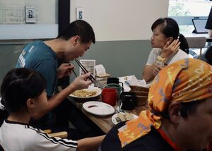 Four-person tables are common in Taiwanese breakfast shops, where friends gather to eat and chat, creating a lively morning scene, in sharp contrast to Korea’s more solitary breakfast culture. (Photo by Li Xiang-ting)(Open new window/jpg file)Image