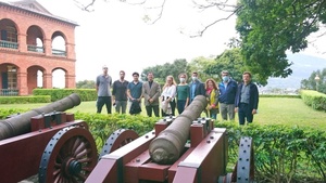 IMAS students in front of the original cannons  (Photo by IMAS)(Open new window/jpg file)
