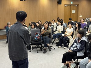 觀眾提問。（攝影：圖書館）(另開新視窗/jpg檔)圖片