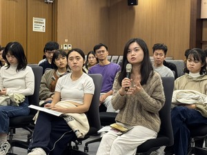 觀眾提問。（攝影：圖書館）(另開新視窗/jpg檔)圖片