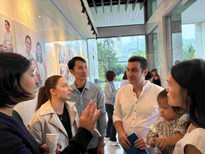 Invited guests sharing and exchanging life experiences at the venue.(Photo by Department of Turkish Language and Culture)(Open new window/jpg file)Image