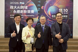 主辦單位政大AI中心劉吉軒主任(左一)、政大不動產研究中心楊松齡主任(右一)；贊助商德利盟代表林月雲教授(左二)；政大李蔡彥校長(右二)合影。（照片來源：AI中心）(另開新視窗/jpg檔)圖片