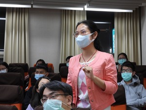 會中同學提問交流（照片來源：中文系）(另開新視窗/jpg檔)圖片