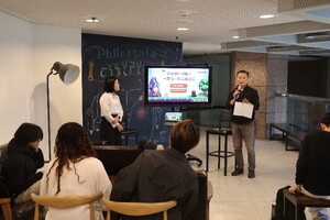 本場講座由財政學系彭喜樞副教授（右）開場，蔡季蓉老師（左）主講，討論親密關係中的衝突與修復。（照片來源：社科院）(另開新視窗/jpg檔)圖片