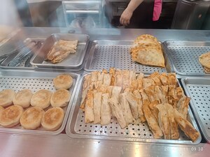 Back home, mornings are about easing into the day. In Taiwan, though, it feels like going into battle with meat, oil, eggs, and sauces, her whole palate wakes up at once.(Open new window/jpg file)Image