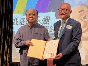 前臺中市長胡志強學長（政大外交系畢業）舉辦新書發表會。（照片來源：政治大學校友會）(另開新視窗/jpg檔)圖片