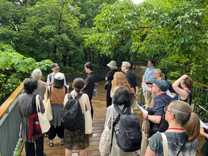 Botanical campus tour led by Professor Jerome Su (Picture Source: Department of English, NCCU)(Open new window/jpg file)Image