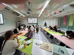 Picture book and printmaking workshop (Picture Source: Department of English, NCCU)(Open new window/jpg file)Image