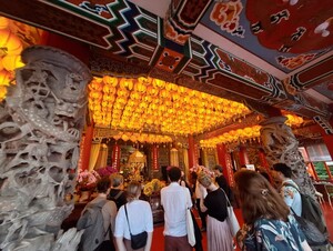 Excursion to Zhinan Temple (Picture Source: Department of English, NCCU)(Open new window/jpg file)Image